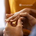 Pedida de mano con anillo
