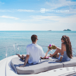 Pareja en yate